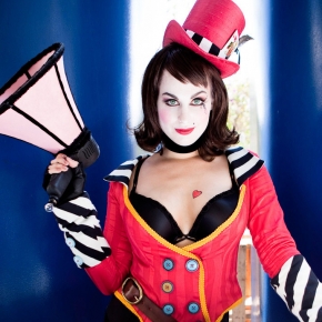 mad-moxxi-cosplay-by-meagan-marie